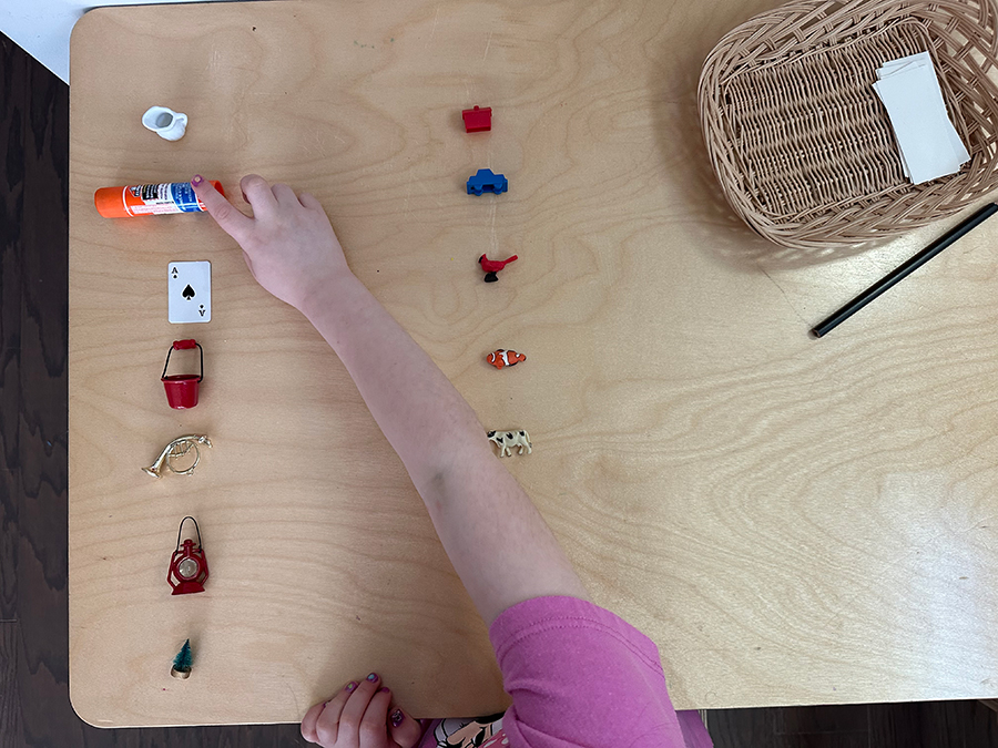 reading words, Montessori, object game